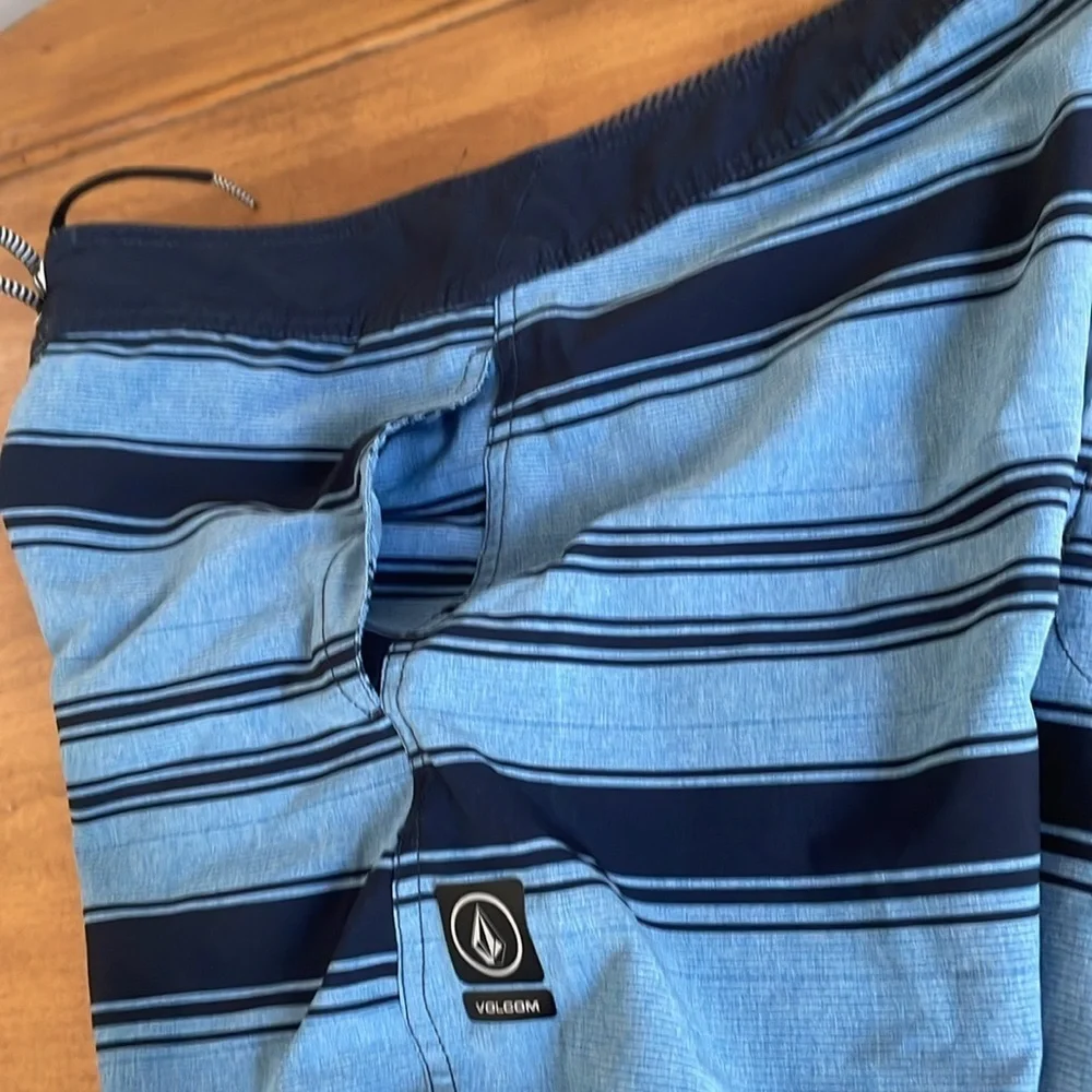 Volcom Mod Tech Board Shorts Size 32